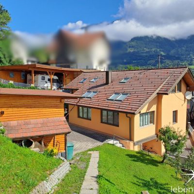 Südöstliche Ansicht mit Blick auf die gesamte Liegenschaft