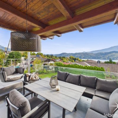 Süd-Terrasse mit Blick auf den See.