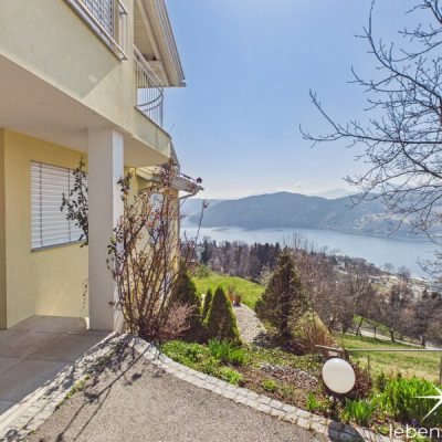 Ausblick Eingang / Zufahrt.