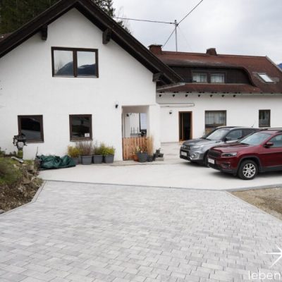 Außenansicht + Zugang EG.