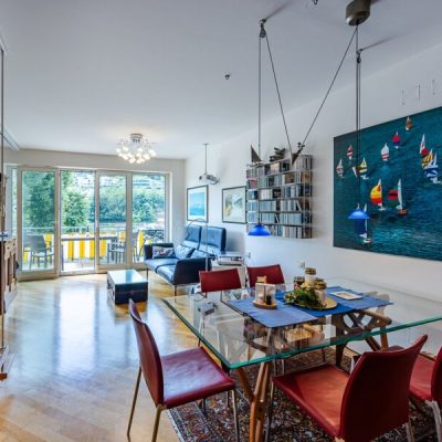 Wohnraum-Essraum mit Zugang Balkon 2.OG. Stiege Obergeschoß.