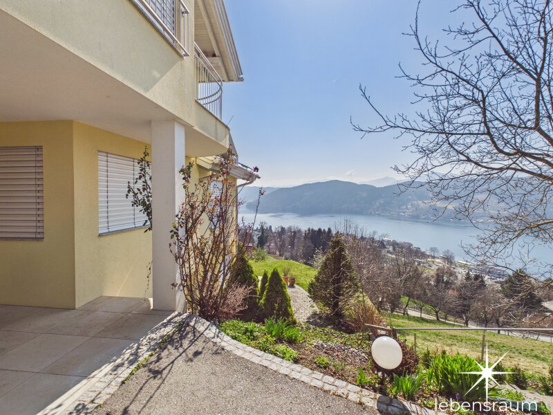 Ausblick Eingang / Zufahrt.