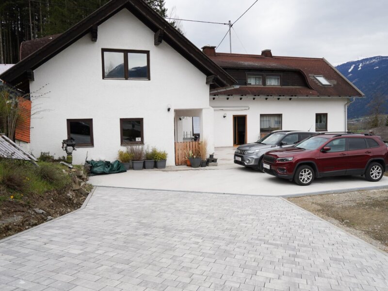 Außenansicht + Zugang EG.