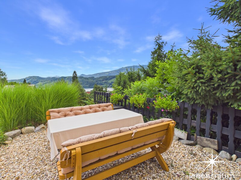 Gemeinschaftsgarten mit Seeblick.